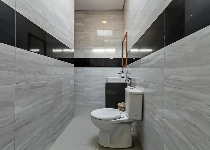 Villa Aruna Batu Bolong Beauty 5 Bed Air/con Living