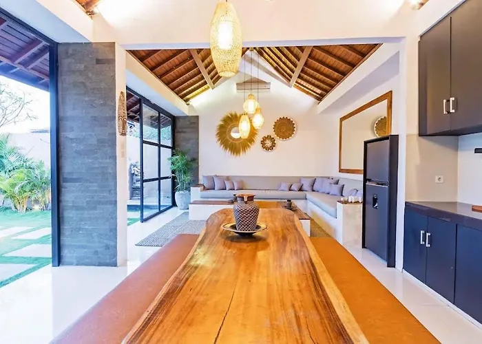Villa Aruna Batu Bolong Beauty 5 Bed Air/con Living *