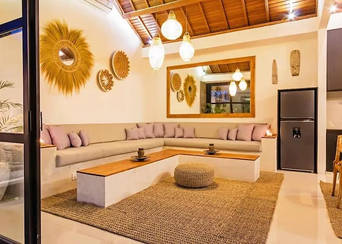 Aruna Batu Bolong Beauty 5 Bed Air/con Living Villa *