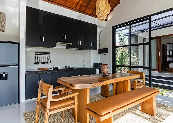 Villa Aruna Batu Bolong Beauty 5 Bed Air/con Living *