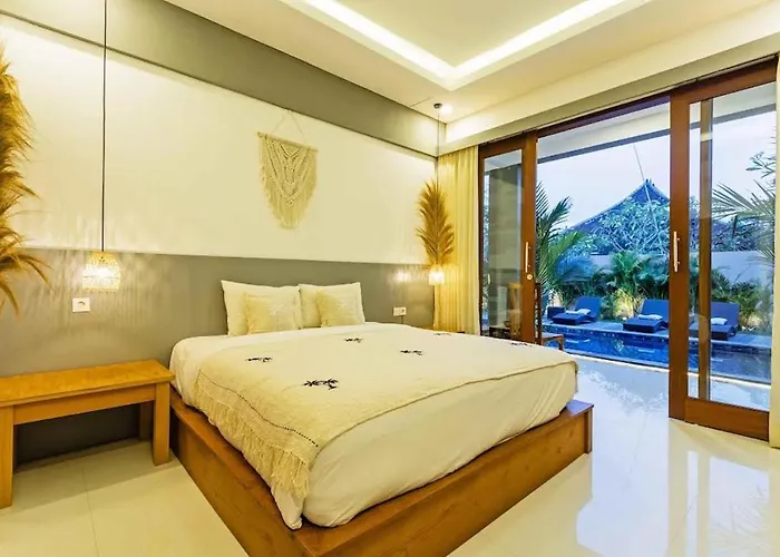 Aruna Batu Bolong Beauty 5 Bed Air/con Living Villa