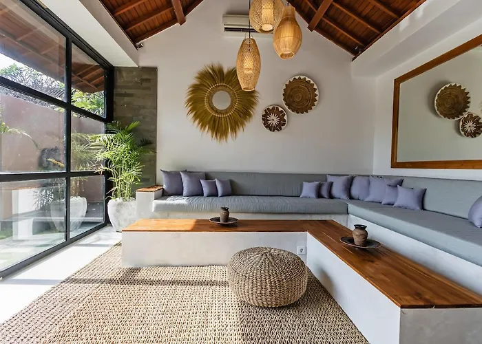Villa Aruna Batu Bolong Beauty 5 Bed Air/con Living *