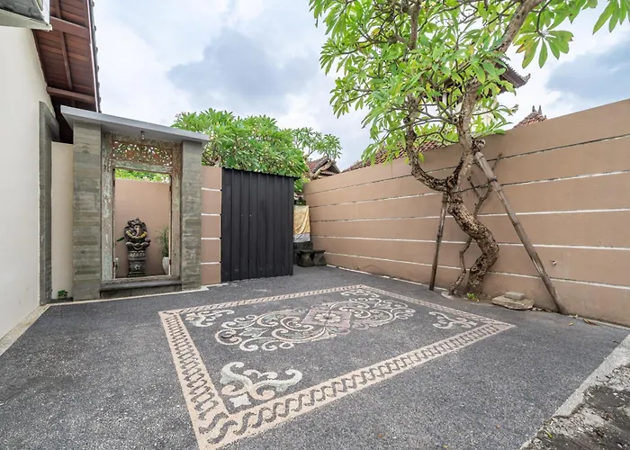 Villa Aruna Batu Bolong Beauty 5 Bed Air/con Living