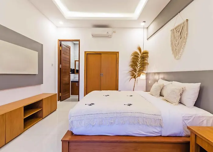 Villa Aruna Batu Bolong Beauty 5 Bed Air/con Living