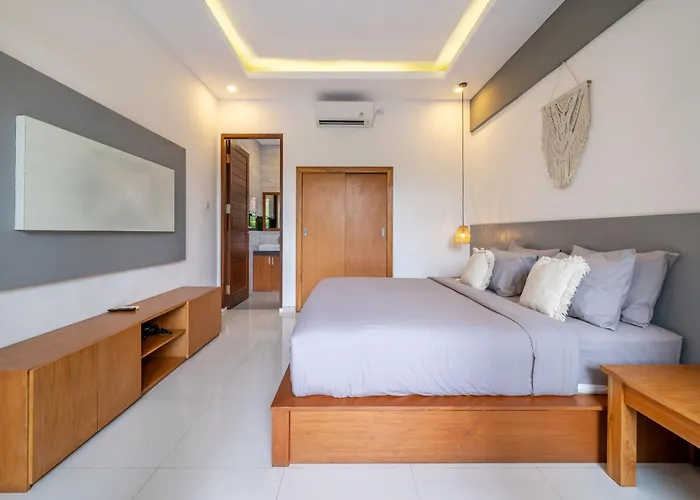 Villa Aruna Batu Bolong Beauty 5 Bed Air/con Living